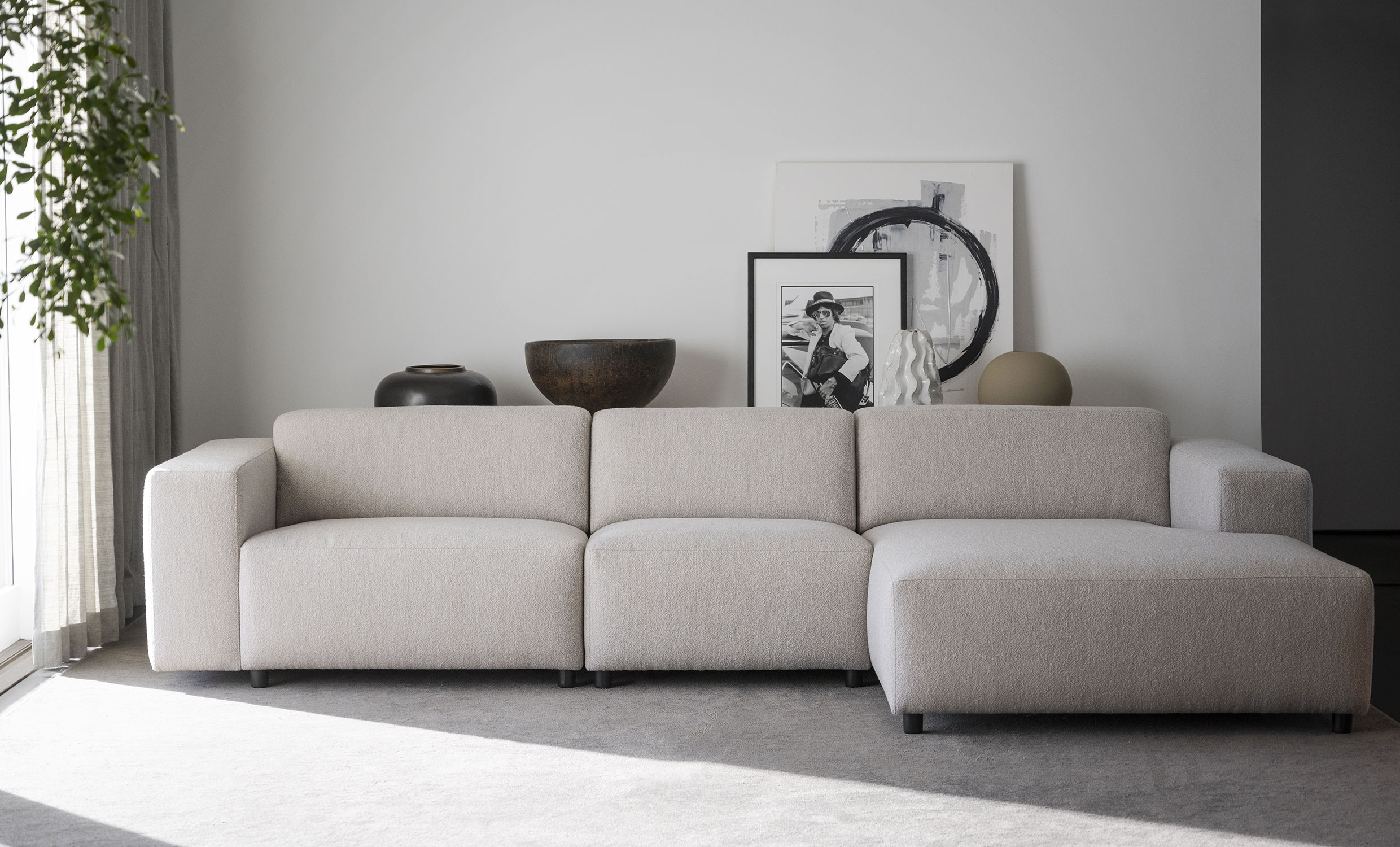 WILLARD sofa 4-seters sjeselong hyre lys beige