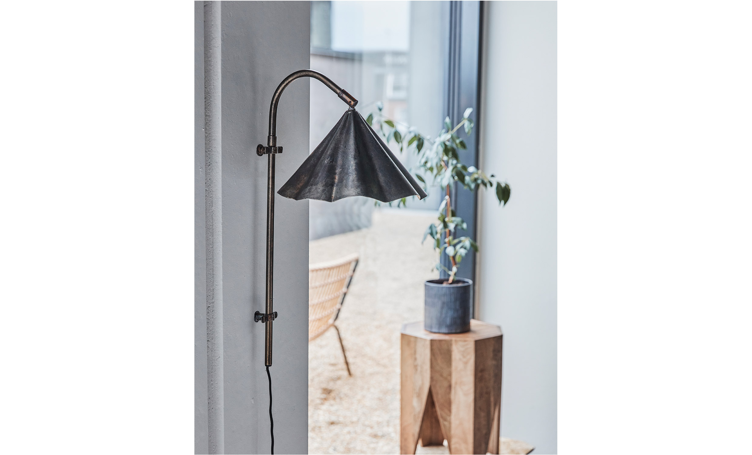 FLOLA Vegglampe Antikk Brun L