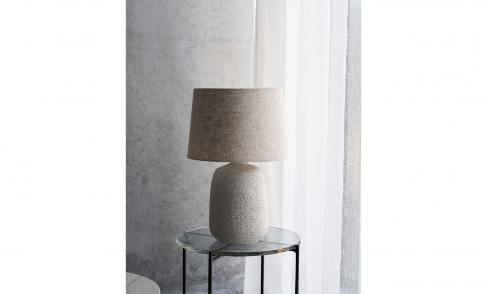 TANA Bordlampe Offwhite i gruppen Belysning / Lamper / Bordlamper hos Sofas & more (262320205)