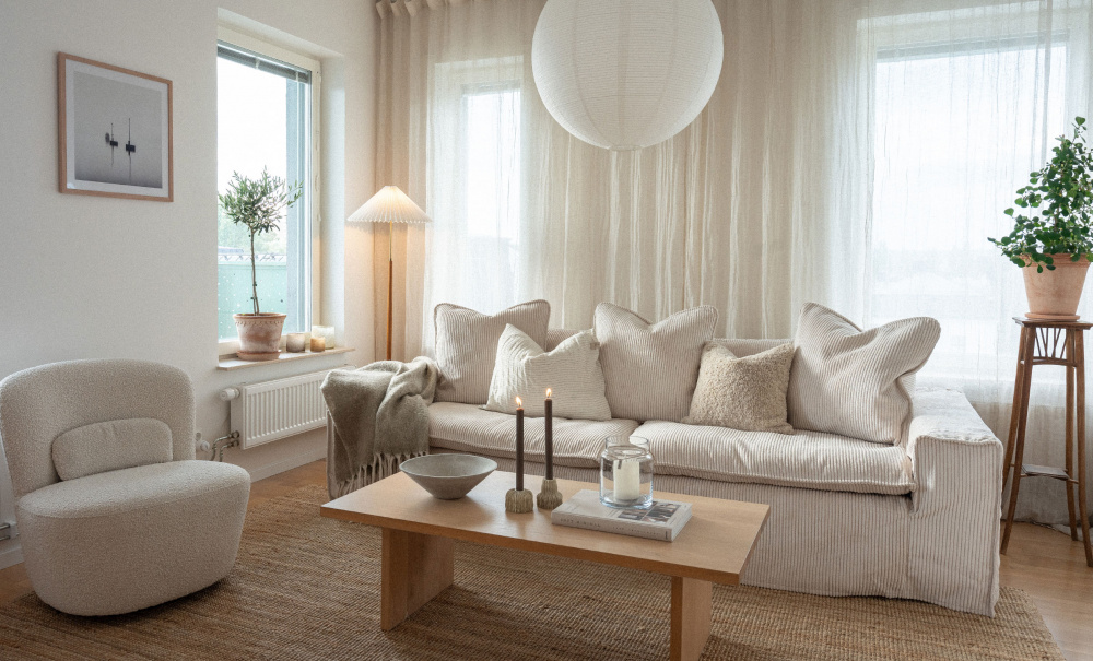 GIGI Swivel lenestol Boucl Offwhite i gruppen Stue / Lenestoler / Hvite lenestoler hos Sofas & more (A001-LAM-2)