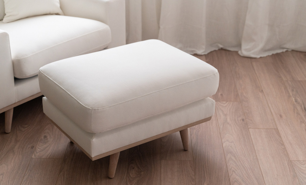 STOCKHOLM PREMIUM Fotskammel Offwhite i gruppen Stue / Sofaer / hos Sofas & more (STFS-BAOW)